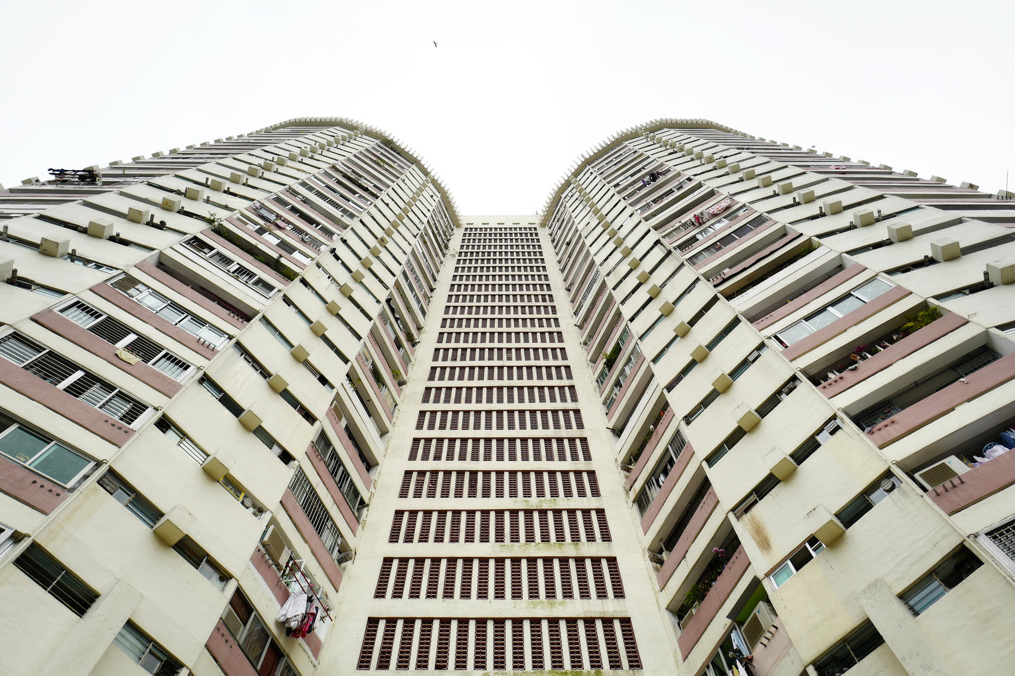 Housing complex in Hong Kong, China; LEICA Q (Typ 116) 28mm ISO-100 1/800sec f/2.2