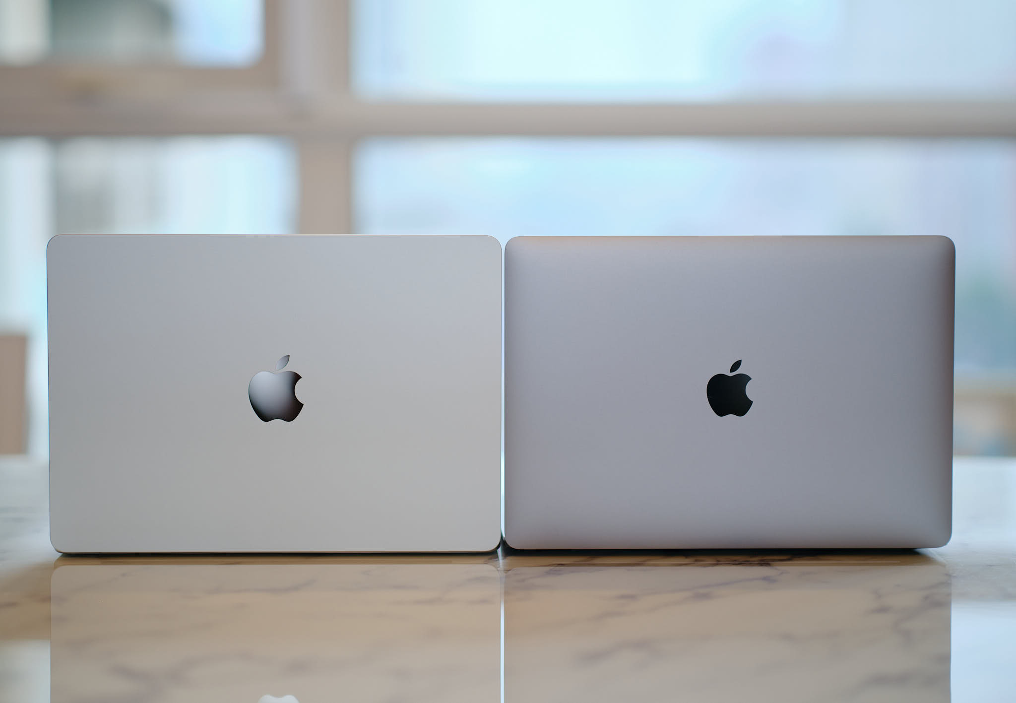 Apple MacBook Air M2 Silver vs. MacBook Air M1 Space Grey