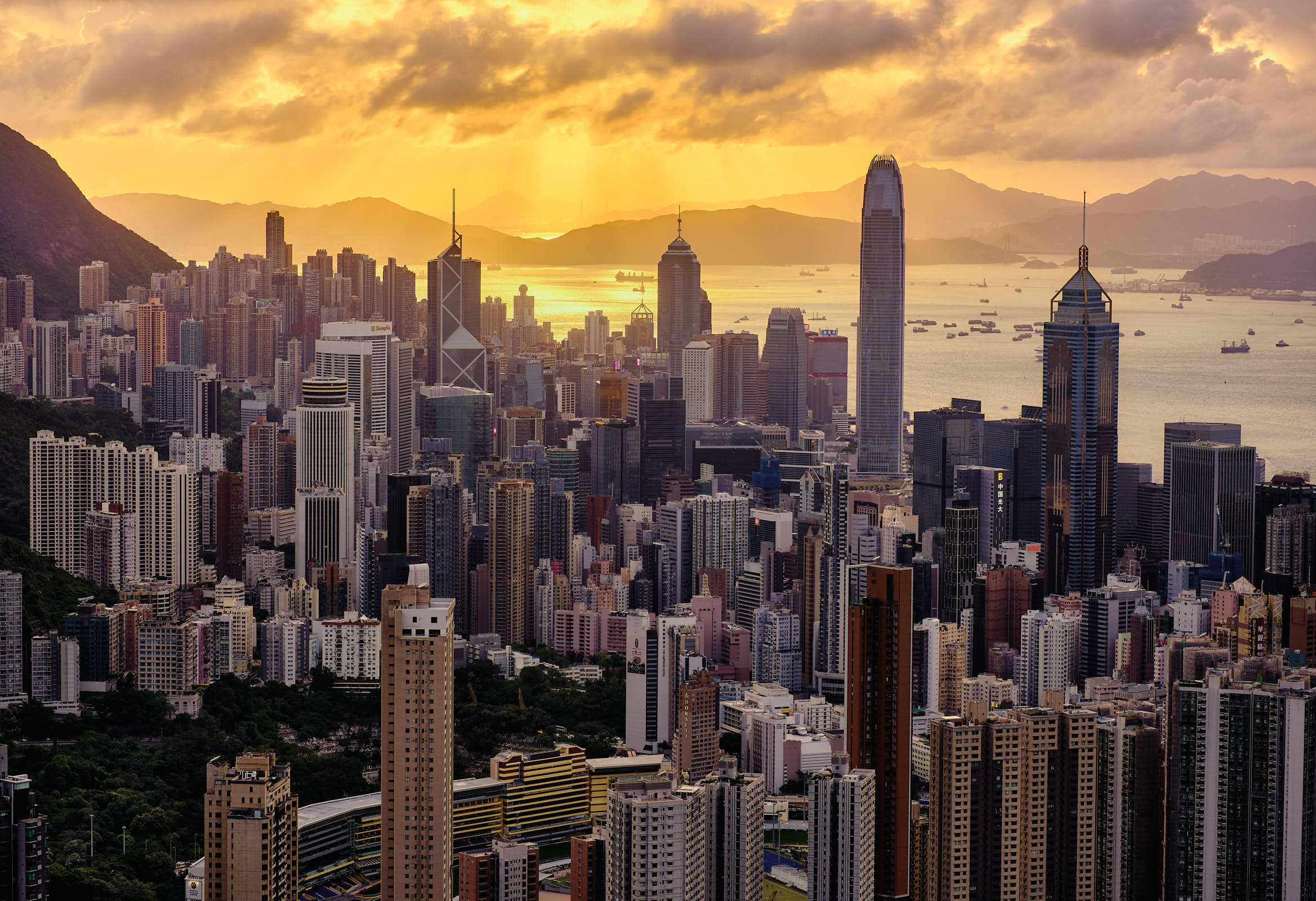 Sunset over Hong Kong from Jardine Lookout