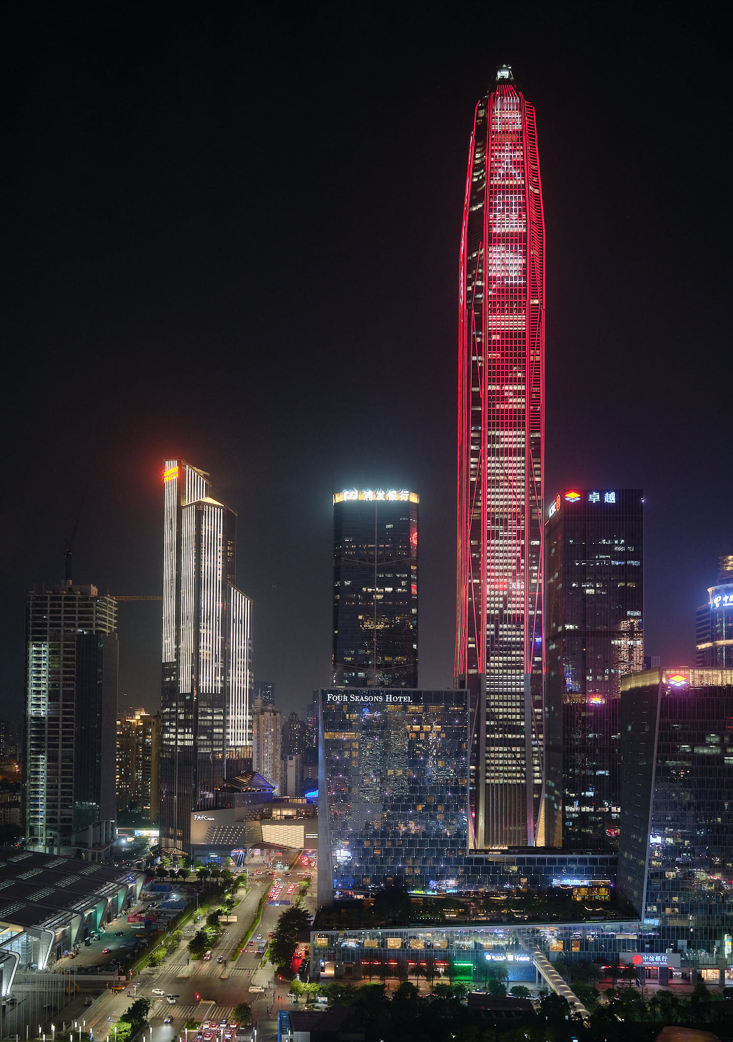 Shenzhen Ping\'An Center lit up at night