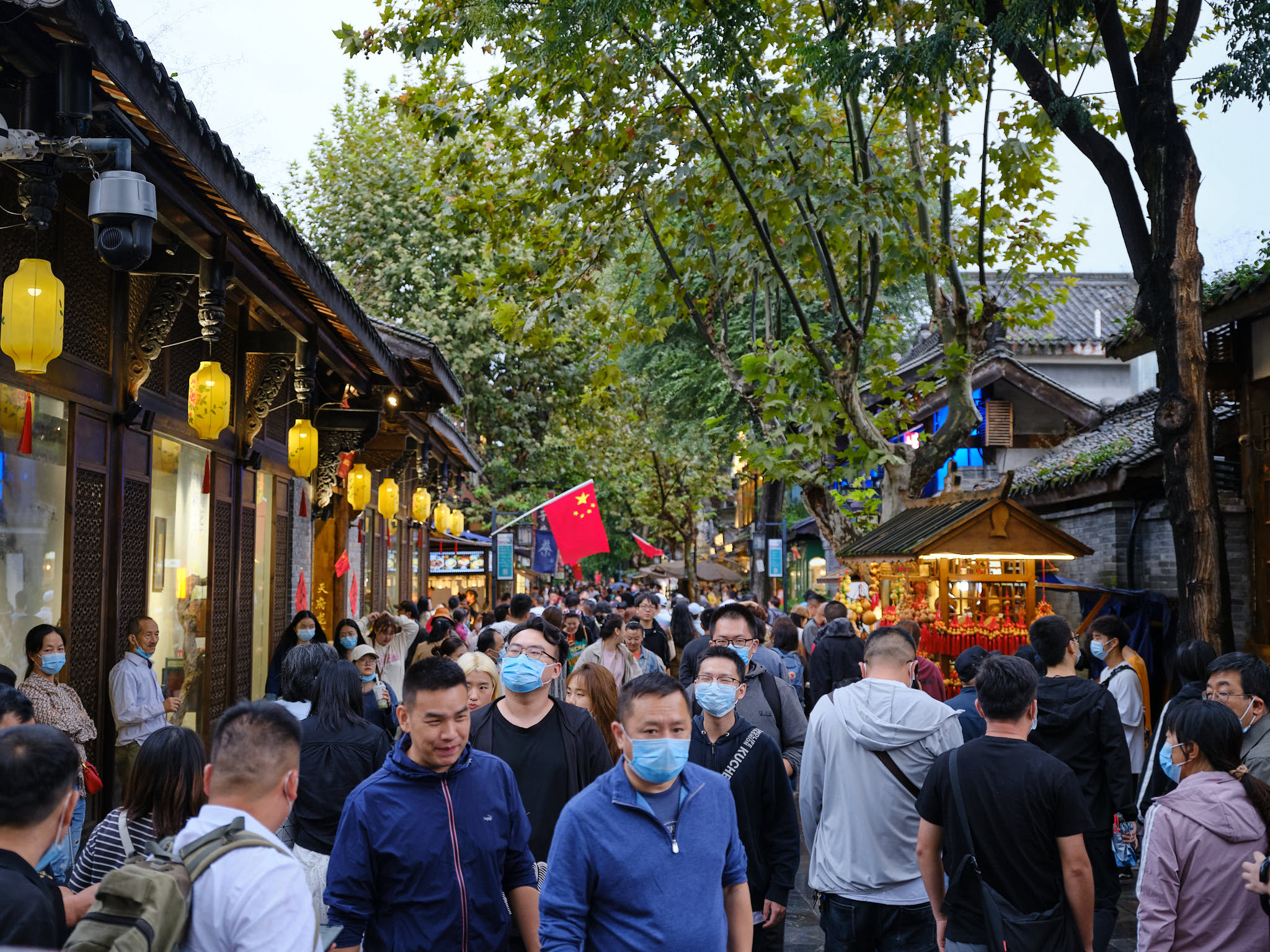 Hoards of people at Kuanzhai Xiangzi during Golden Week