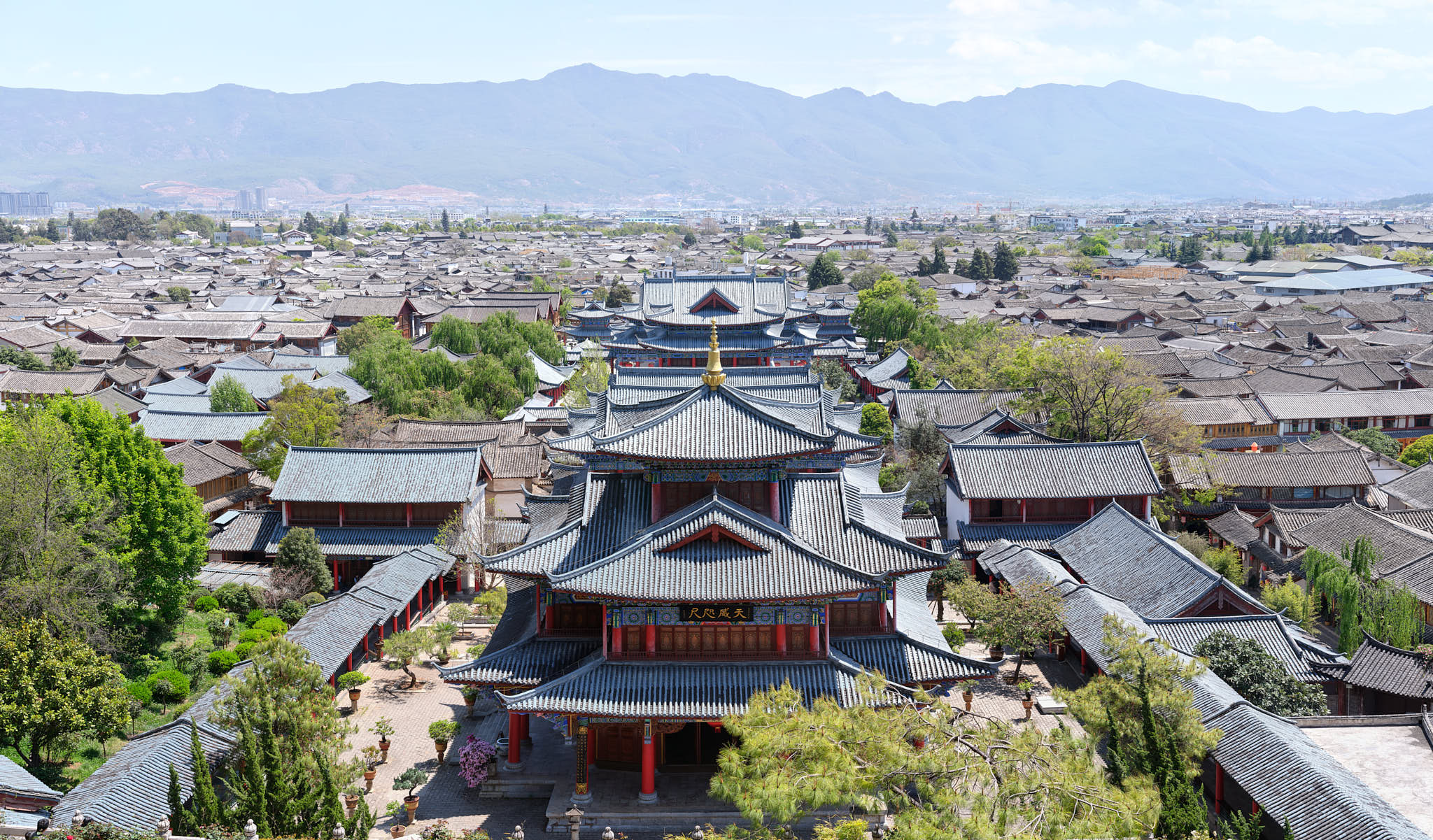 Panorama of Mufu Palace in Lijiang Dayan Ancient Town