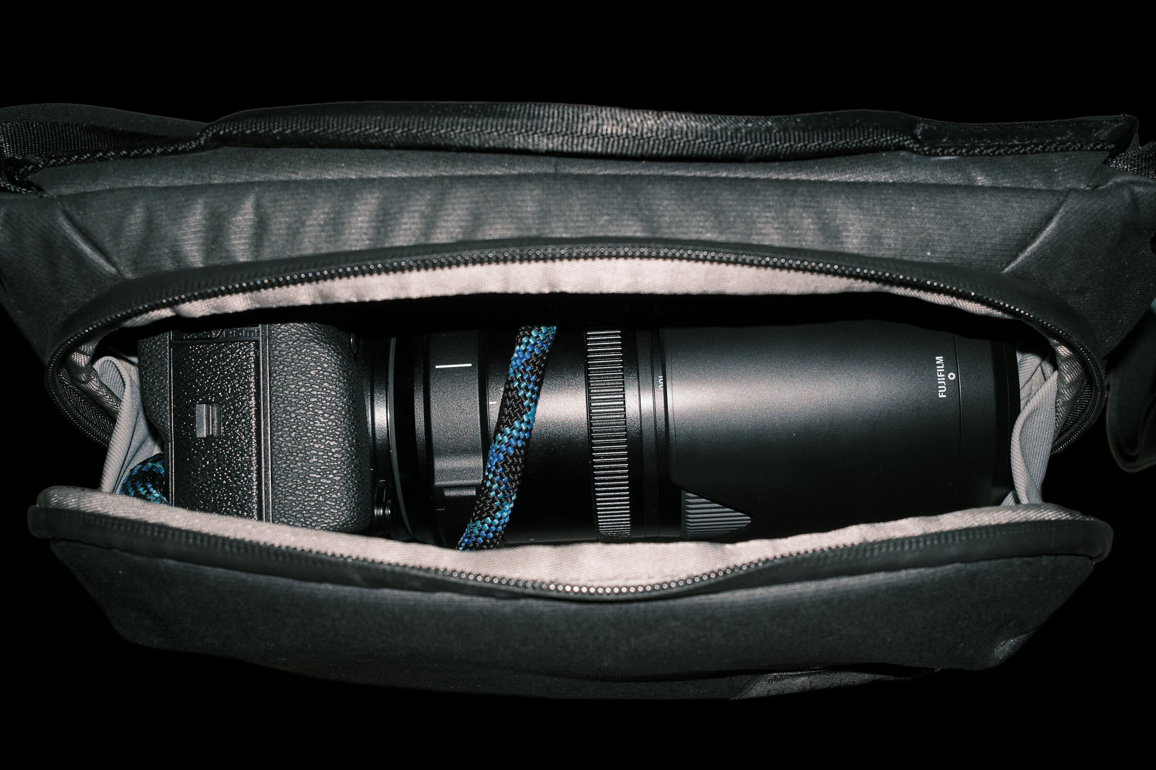 Peak Design 6L Sling inside with GFX50R and lens