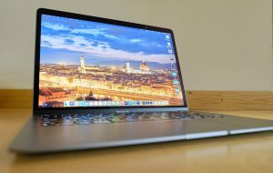 MacBook Air M1 Late 2020 Review for Travel Photography