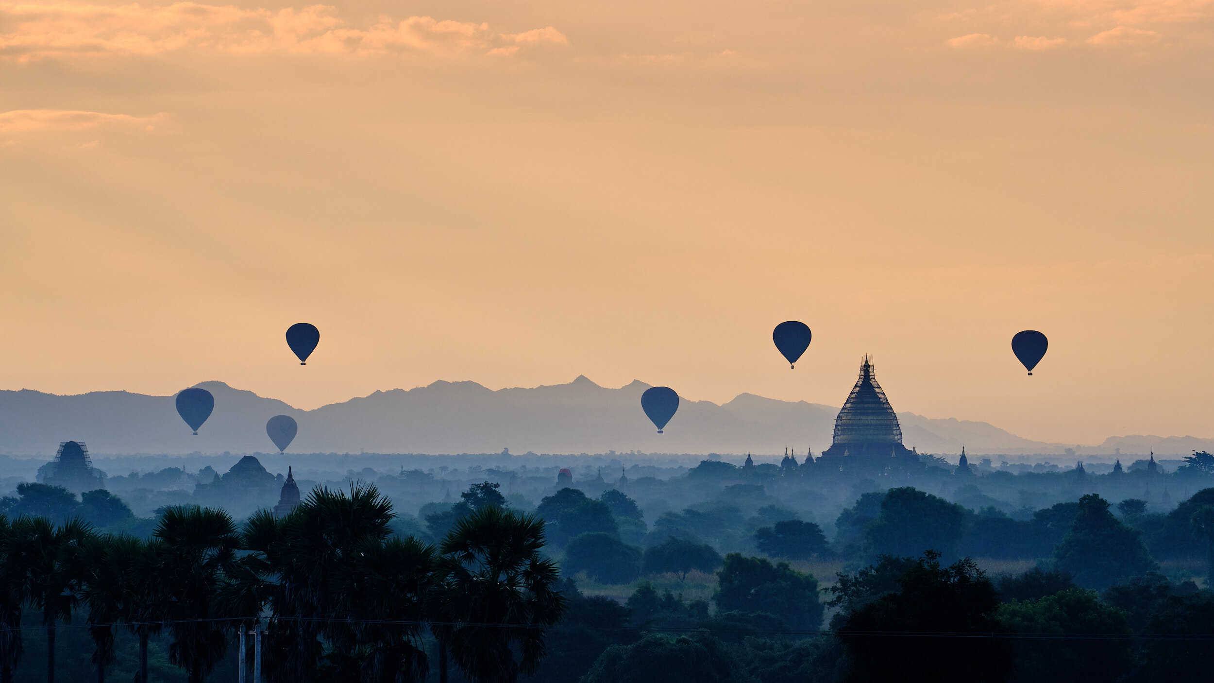 wanderinglass.com Bagan Sunrise Balloons